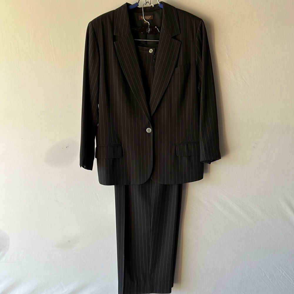 karen kane woman’s pin stripe suit pants black size 14